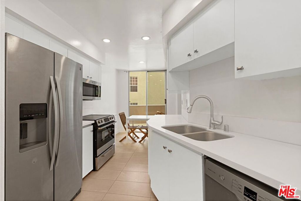7250 Franklin Avenue 507 Property Photo 2