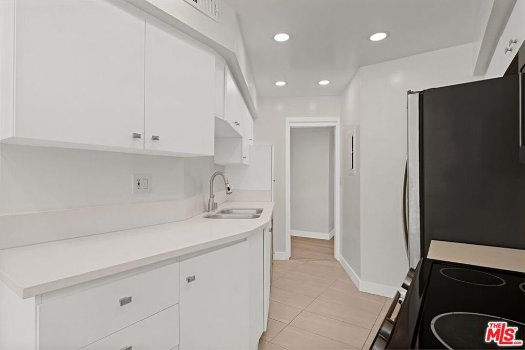 7250 Franklin Avenue 507 Property Photo 4