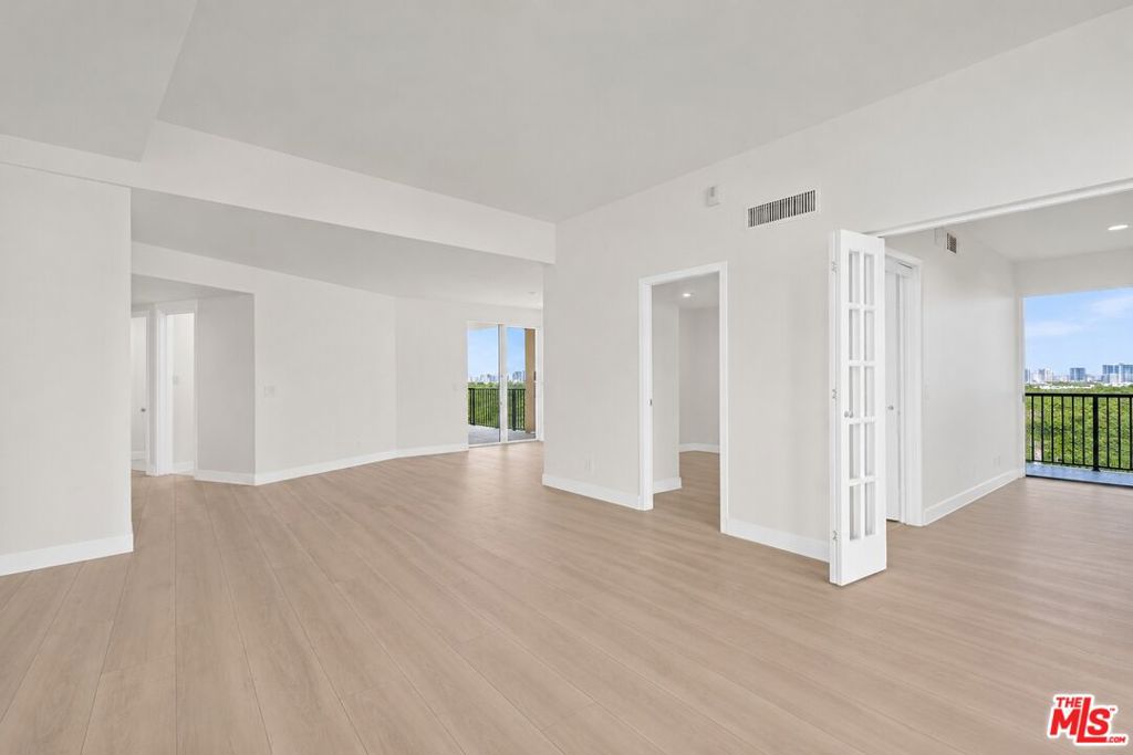 7250 Franklin Avenue 507 Property Photo 8