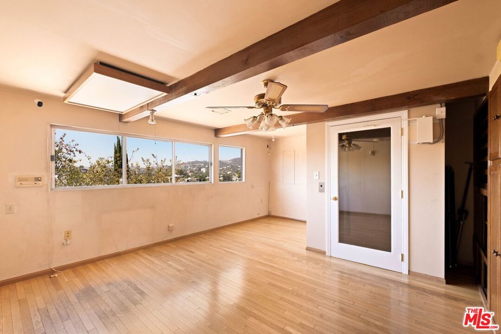 2470 Micheltorena Street Property Photo 6