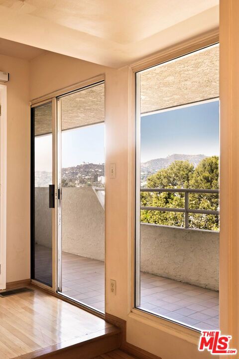 2470 Micheltorena Street Property Photo 9