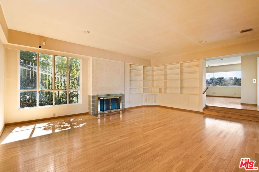 2470 Micheltorena Street Property Photo 13
