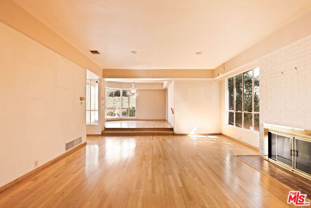 2470 Micheltorena Street Property Photo 15