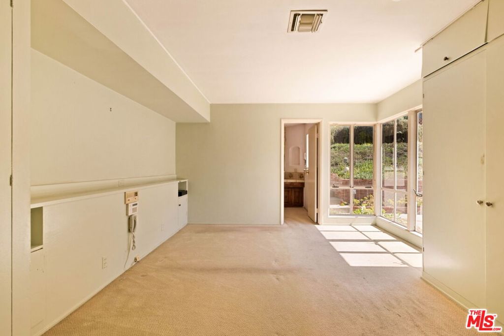 2470 Micheltorena Street Property Photo 25