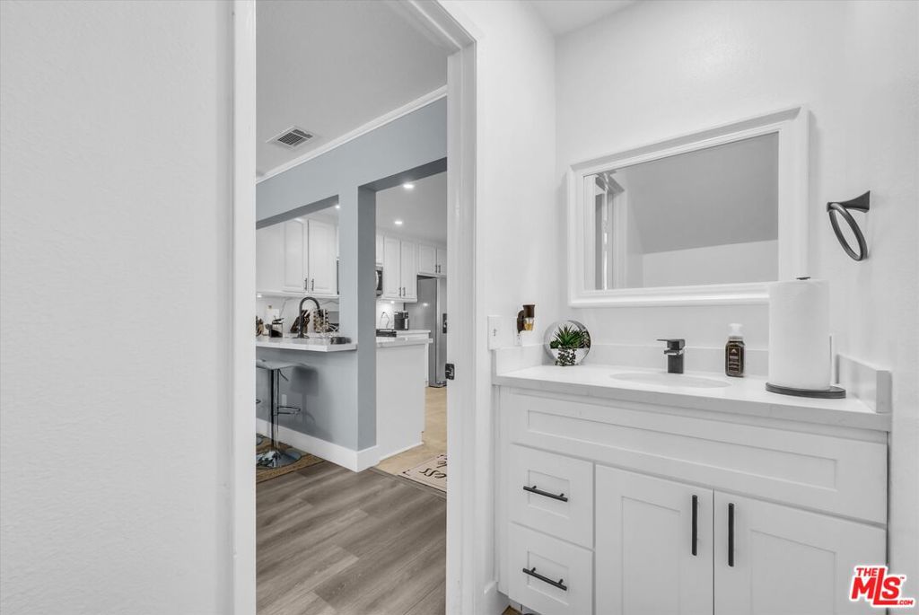 1109 W Francis Street H Property Photo 12