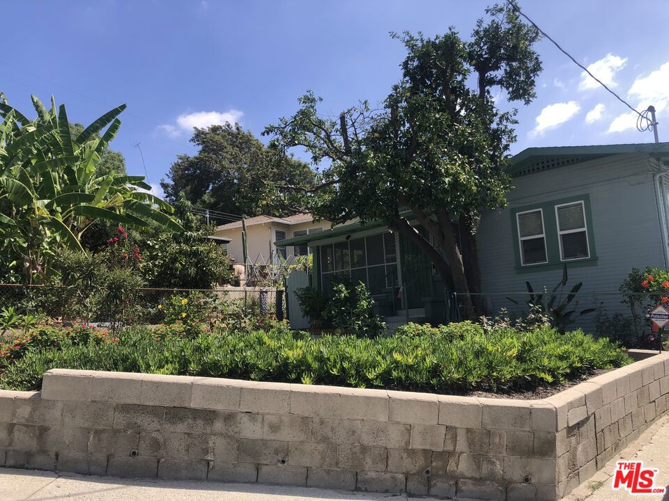 3334 Carlyle Street Property Photo 2