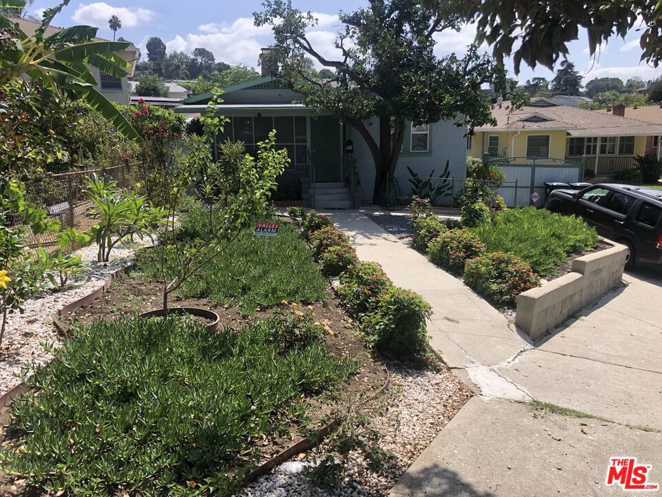 3334 Carlyle Street Property Photo 3