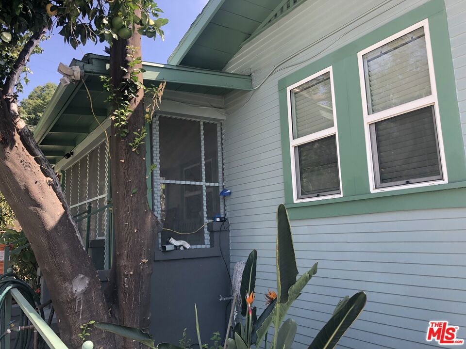 3334 Carlyle Street Property Photo 4