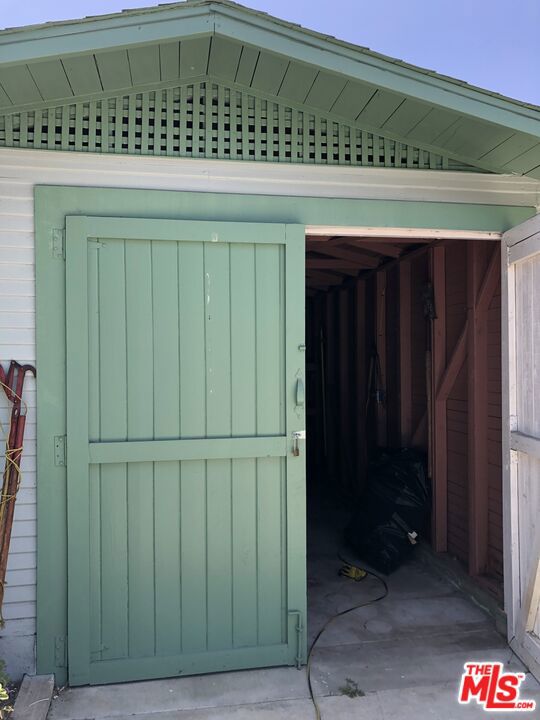 3334 Carlyle Street Property Photo 9