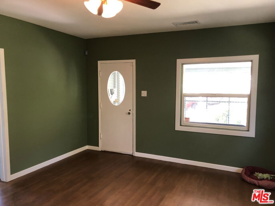 3334 Carlyle Street Property Photo 12