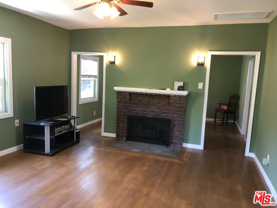 3334 Carlyle Street Property Photo 14