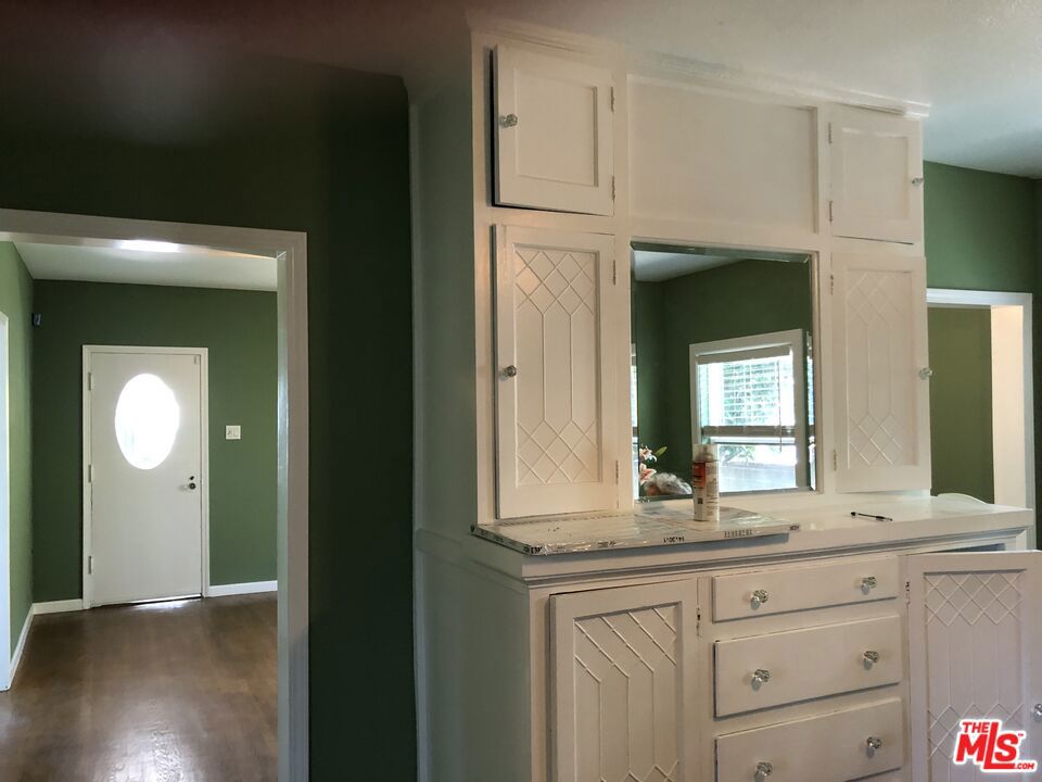 3334 Carlyle Street Property Photo 18