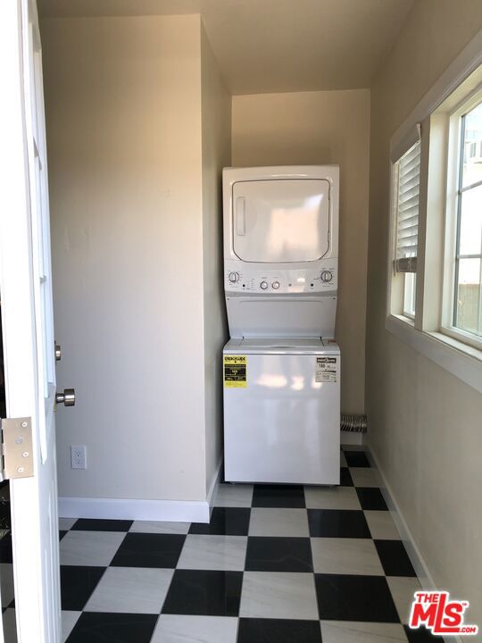 3334 Carlyle Street Property Photo 22