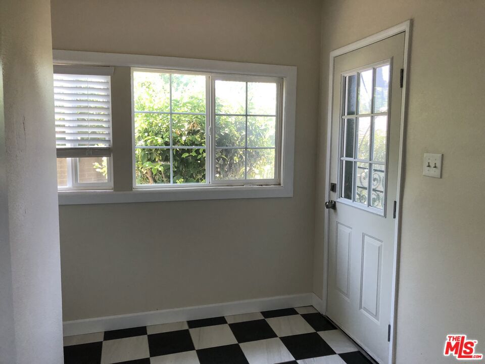 3334 Carlyle Street Property Photo 25