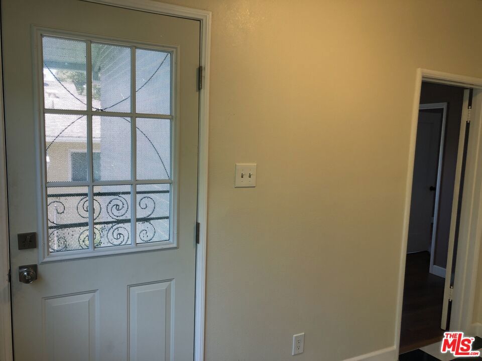 3334 Carlyle Street Property Photo 29