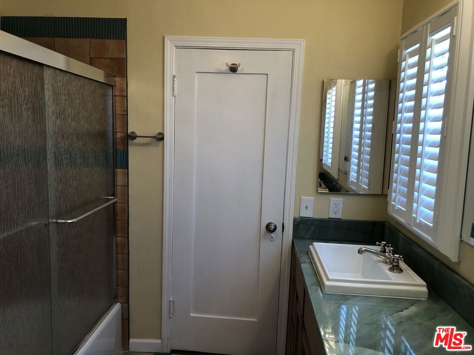 3334 Carlyle Street Property Photo 39