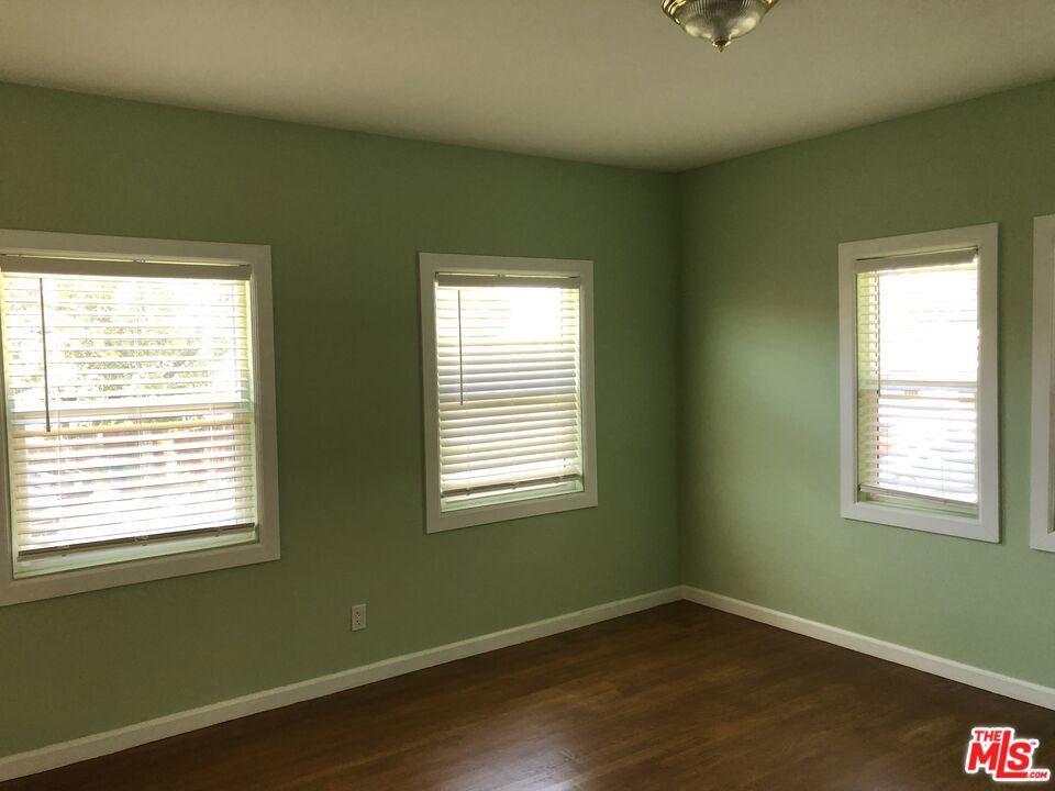 3334 Carlyle Street Property Photo 41