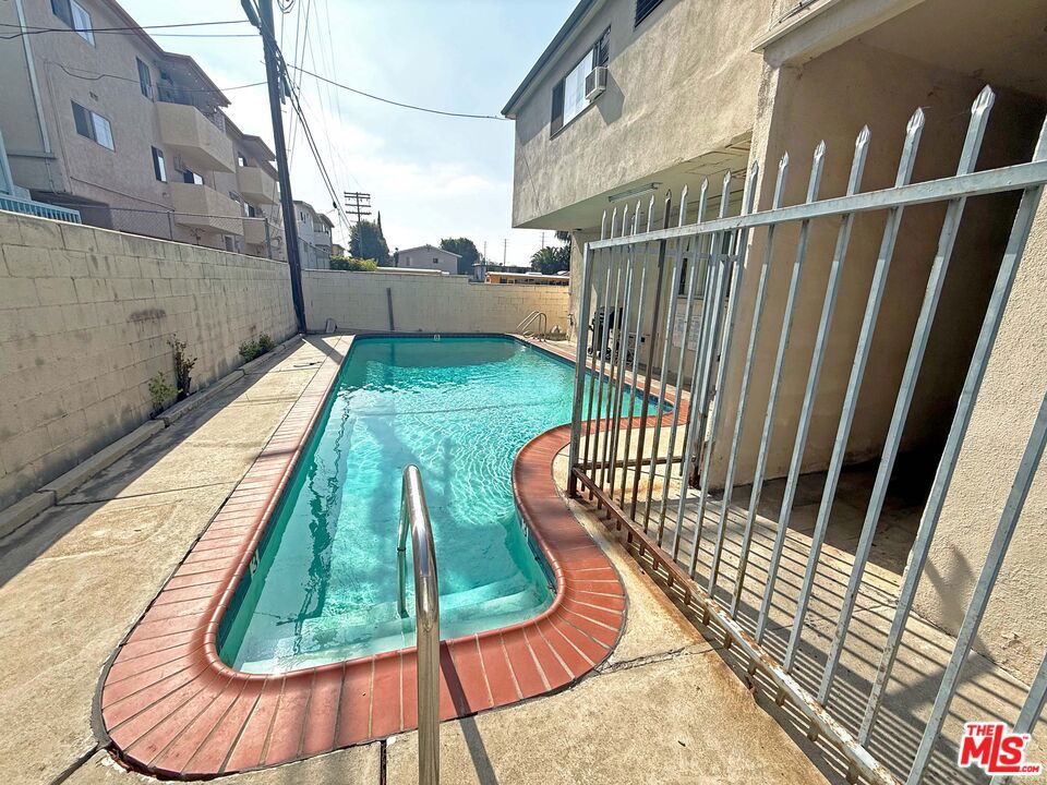 3340 Overland Avenue Property Photo 4