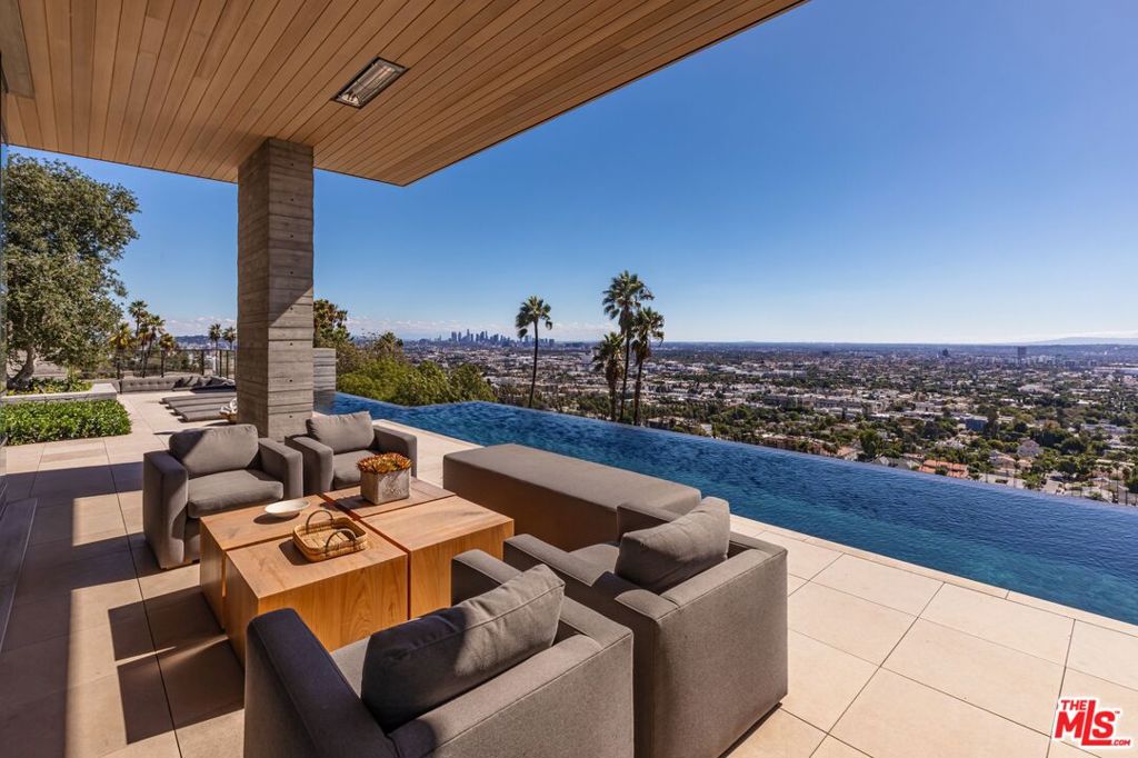 7661 Curson Terrace Property Photo 11