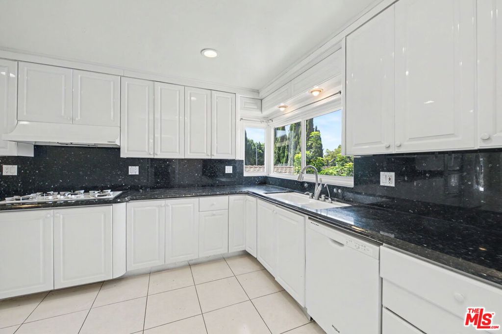 108 N Thurston Avenue Property Photo 31
