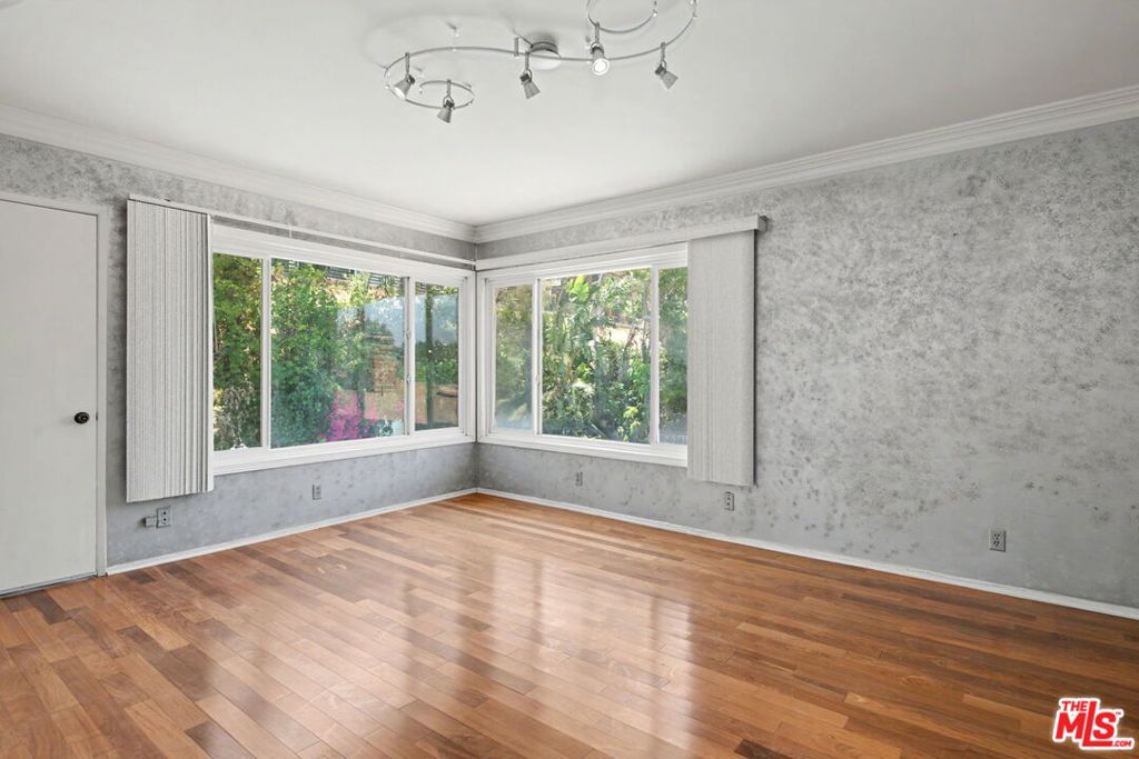 108 N Thurston Avenue Property Photo 35