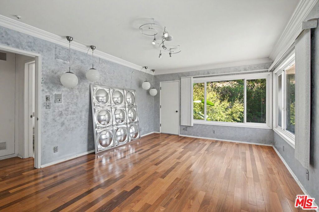 108 N Thurston Avenue Property Photo 36