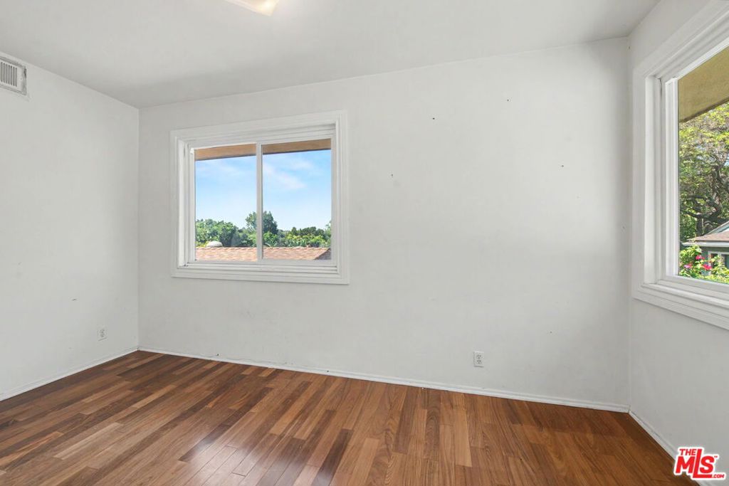 108 N Thurston Avenue Property Photo 53