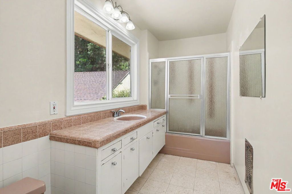 108 N Thurston Avenue Property Photo 54