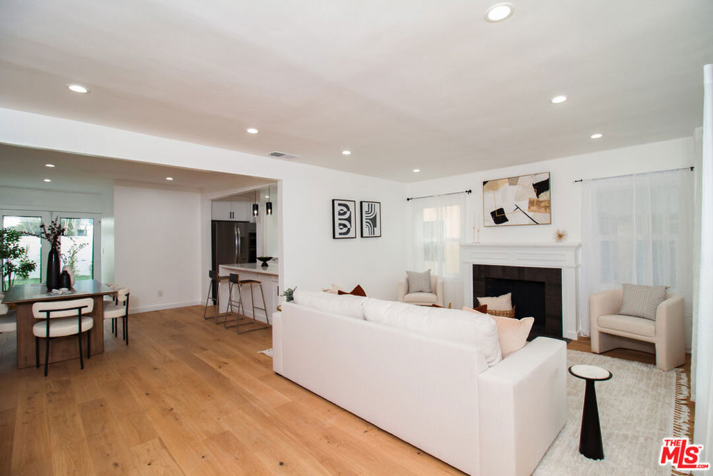 4068 Sutro Avenue Property Photo 2