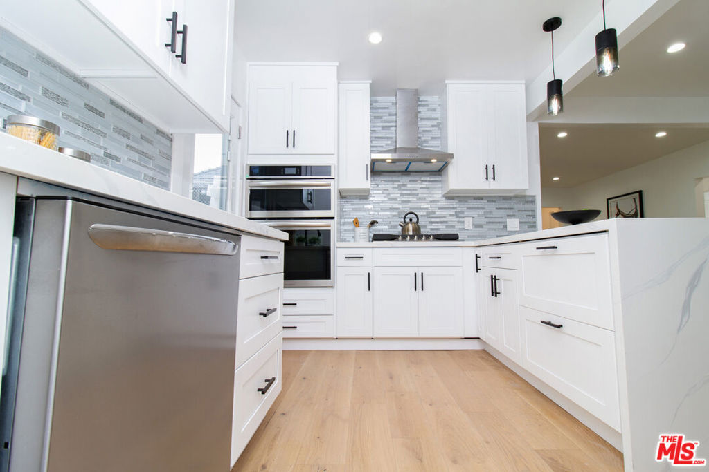 4068 Sutro Avenue Property Photo 3