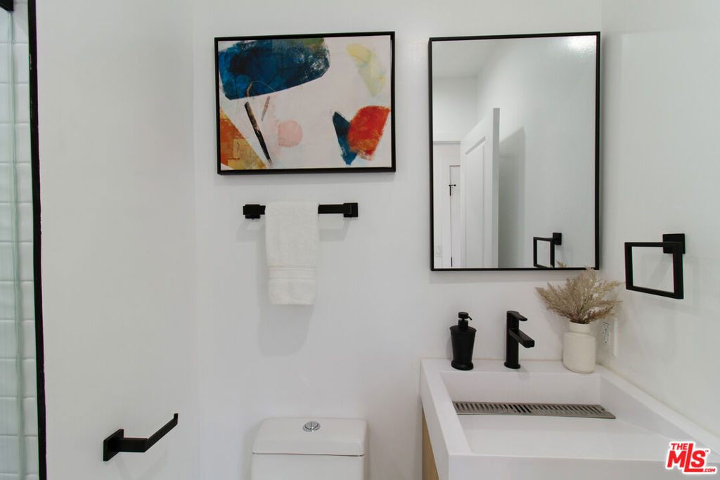 4068 Sutro Avenue Property Photo 5