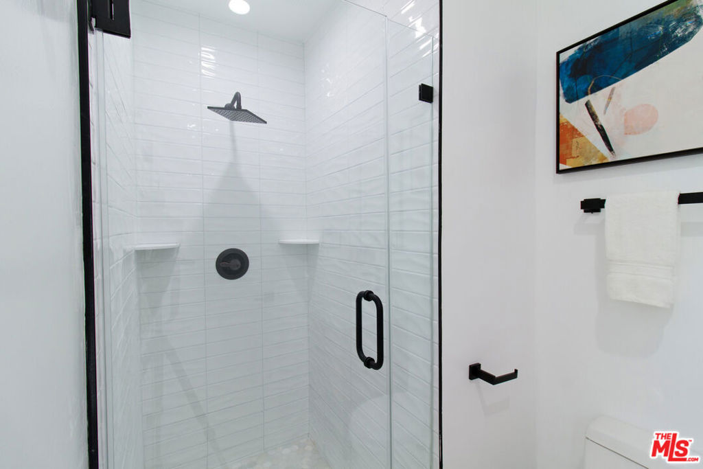 4068 Sutro Avenue Property Photo 6