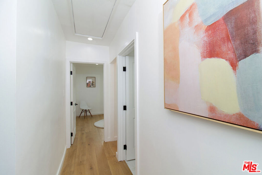 4068 Sutro Avenue Property Photo 8