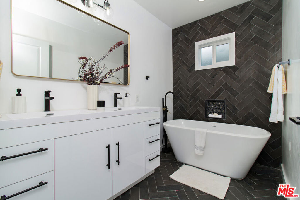 4068 Sutro Avenue Property Photo 12