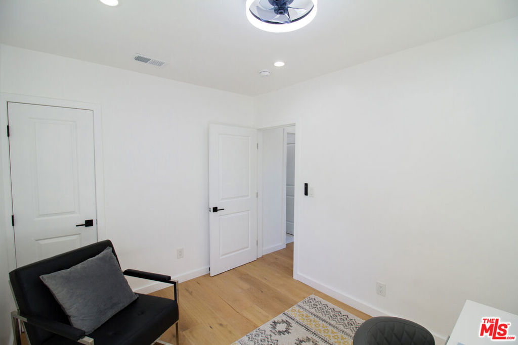 4068 Sutro Avenue Property Photo 15