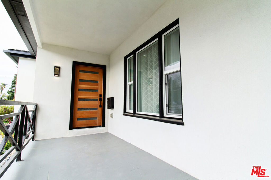 4068 Sutro Avenue Property Photo 16