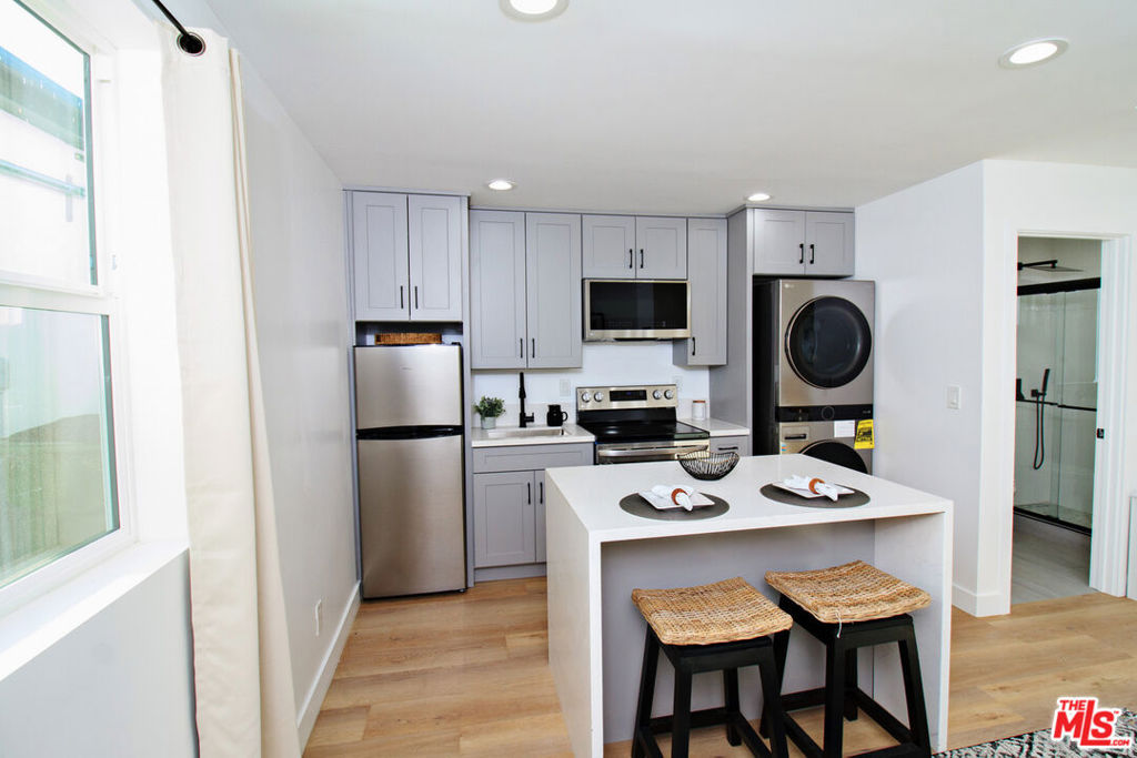 4068 Sutro Avenue Property Photo 21
