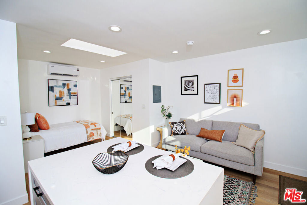 4068 Sutro Avenue Property Photo 22