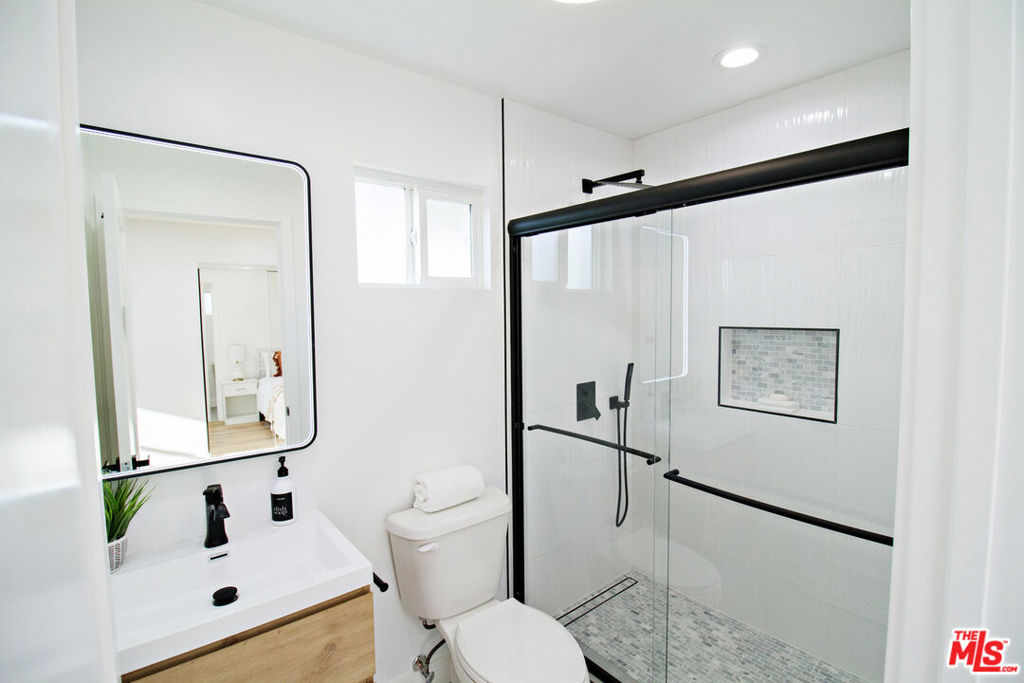 4068 Sutro Avenue Property Photo 23
