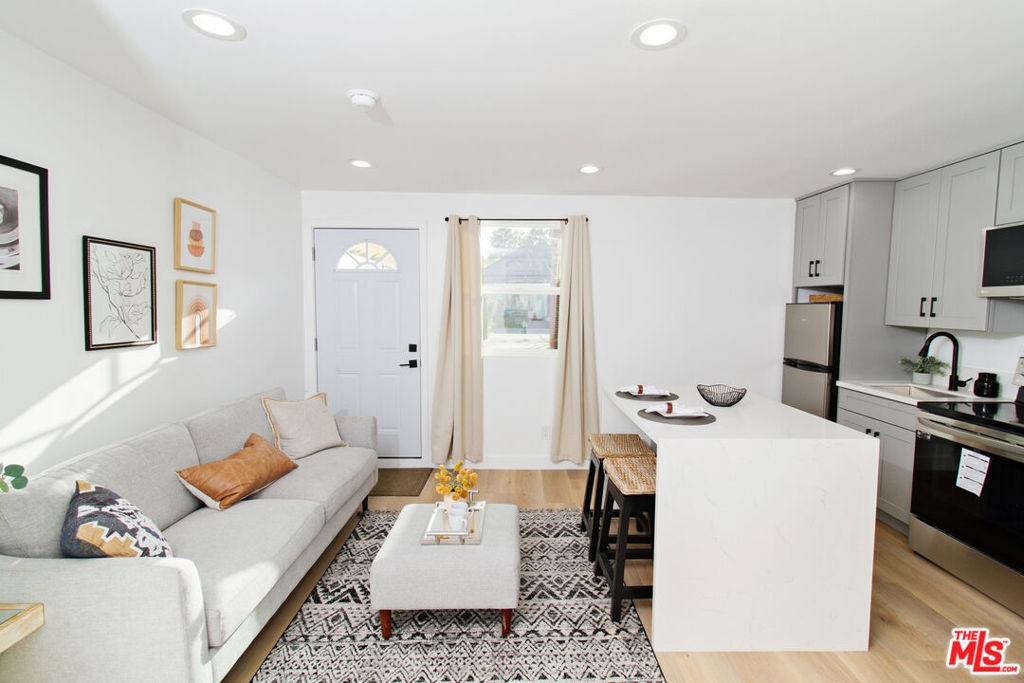 4068 Sutro Avenue Property Photo 24