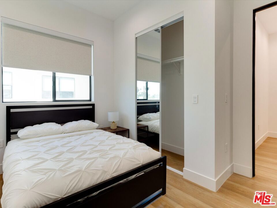 2815 1/2 S Redondo Boulevard Property Photo 19