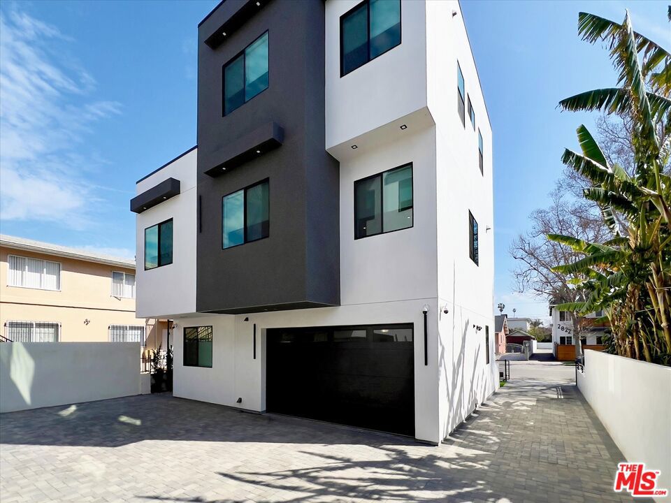 2815 1/2 S Redondo Boulevard Property Photo 29
