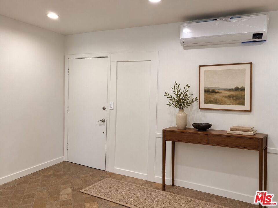 450 S Rexford Drive 4 Property Photo 2