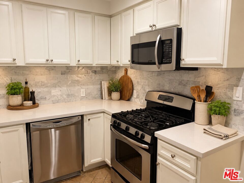 450 S Rexford Drive 4 Property Photo 6