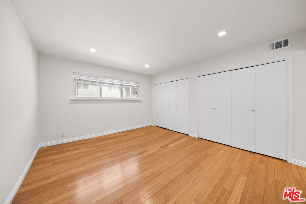 1262 S Barrington Avenue 304 Property Photo 14