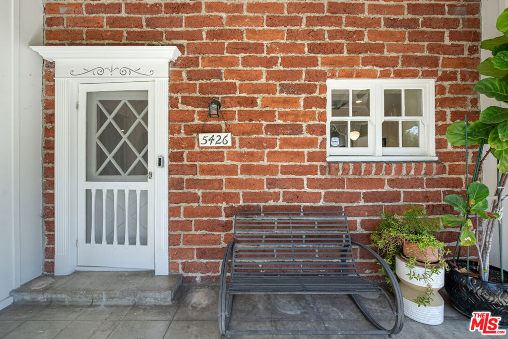 5426 Radford Avenue Property Photo 3