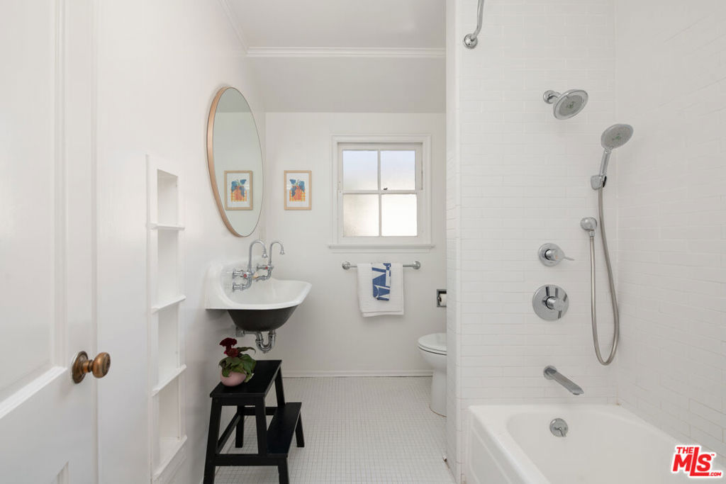 5426 Radford Avenue Property Photo 12