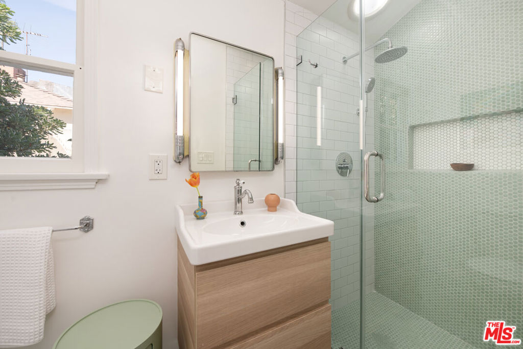5426 Radford Avenue Property Photo 15
