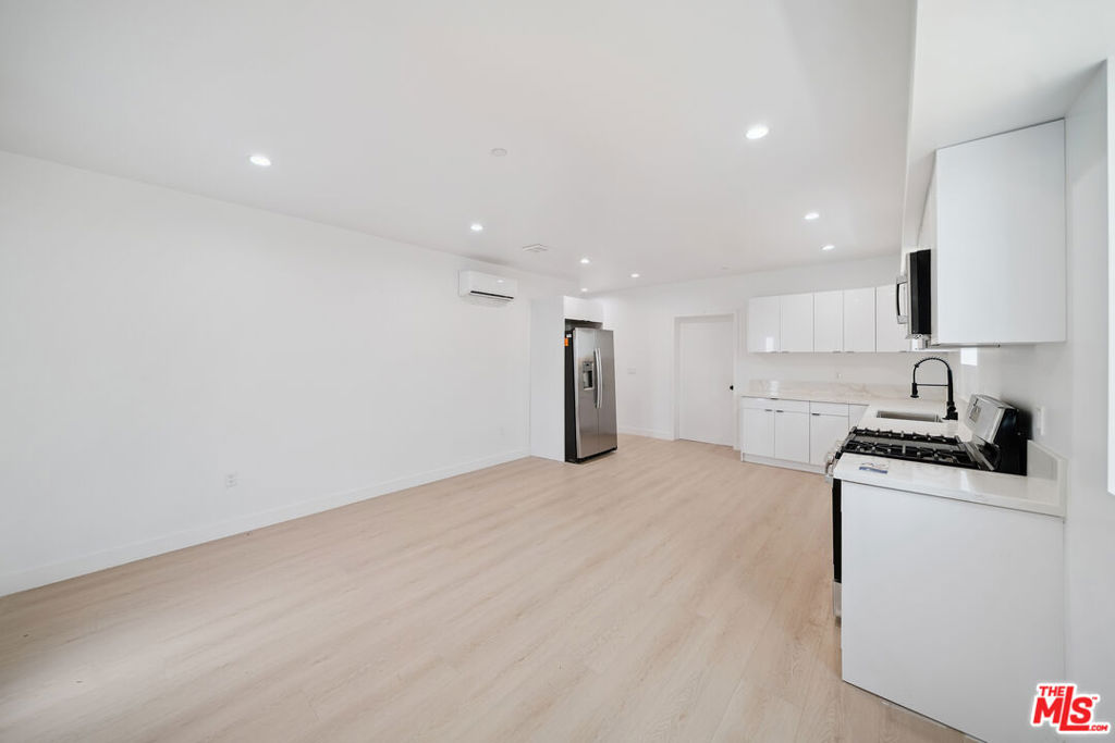 5655 Case Avenue 3 Property Photo 2