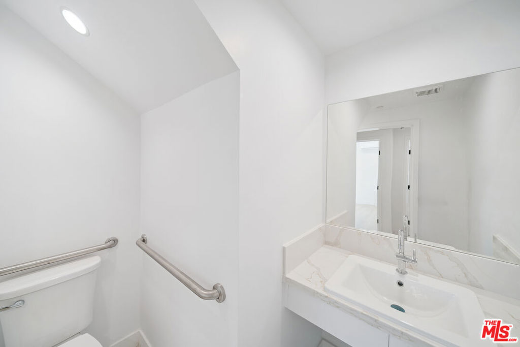 5655 Case Avenue 3 Property Photo 6